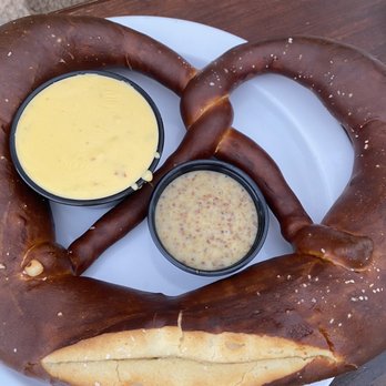 Stag Bar + Kitchen - Pretzel from the 5 dollar happy hour - Pizza Near Me - Newport Beach, California