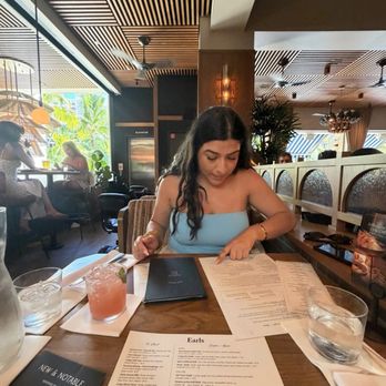 Earl’s - Cocktail Bars Near Me - Honolulu, Hawaii