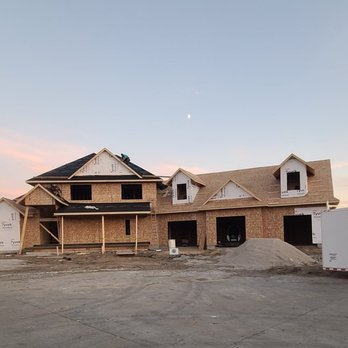 Robert Castro Construction - Roofing Near Me - Waterloo, Iowa