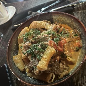 Luce - Rigatoni con Salsicce e Funghi - Italian Near Me - Norfolk, Virginia