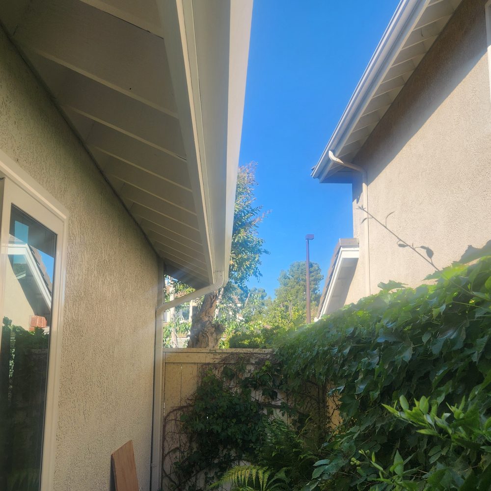 HC Gutter - Gutter guard here to protect tree debris. - Gutter Services Near Me HC Gutter - Gutter guard here to protect tree debris. - Gutter Services Near Me