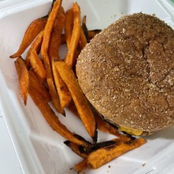 Muscle Maker Grill - Ordered sweet potato fries and I got 13 mostly burnt ones