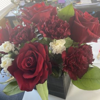 Floral Creations - 2024 - Centerpiece mock-up sample - Florists Near Me - Oxnard, California Floral Creations - 2024 - Centerpiece mock-up sample - Florists Near Me - Oxnard, California
