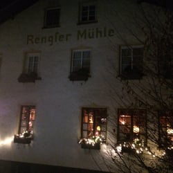 Rengser Mühle - Die Mühle bei Nacht zur Weihnachtszeit.