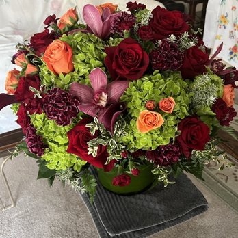 Van Nuys Flowers - Large flower arrangement - Florists Near Me - Van Nuys, California Van Nuys Flowers - Large flower arrangement - Florists Near Me - Van Nuys, California