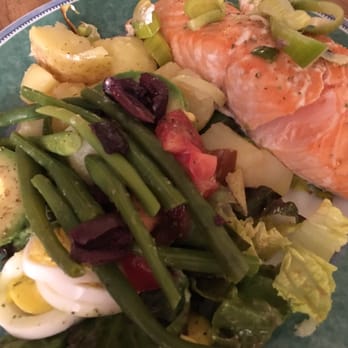 Del' Oliva - Salad Niçoise with Basil Olive Oil and Grapefruit Balsamic Dressing. - Imported Food Near Me - Burlingame, California Del' Oliva - Salad Niçoise with Basil Olive Oil and Grapefruit Balsamic Dressing. - Imported Food Near Me - Burlingame, California