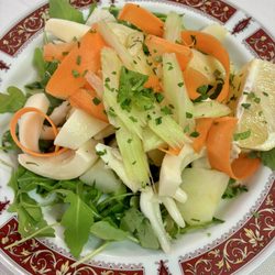 La Carabaccia - Insalatina di seppie su letto di rucola, patate lesse, sedano e carote in cruditè