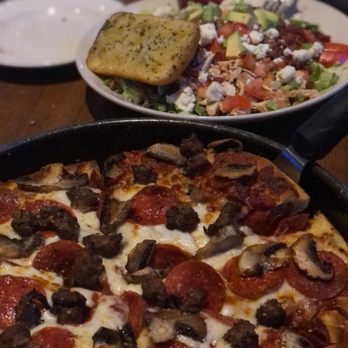 Old Chicago Pizza + Taproom - Pizza Near Me - Rock Springs, Wyoming