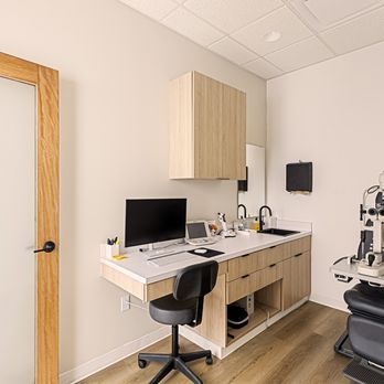 Sante Eyecare - Modern and comfortable exam room designed for personalized eye care appointments at Santé Eyecare. - Optometrists Near Me - Pflugerville, Texas Sante Eyecare - Modern and comfortable exam room designed for personalized eye care appointments at Santé Eyecare. - Optometrists Near Me - Pflugerville, Texas