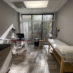 Islands Family Medical Center - Natural lighting exam room