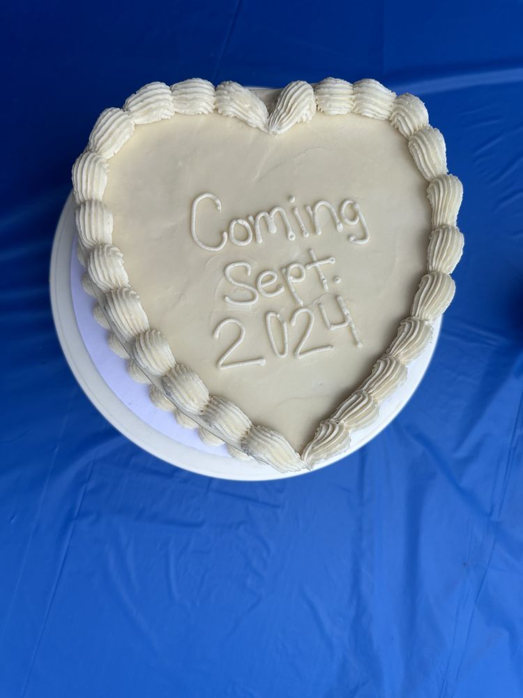 Momma's Homemade Cakes Logo