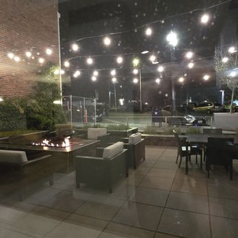 Courtyard by Marriott Seattle Everett Downtown - Outdoor seating - Hotels Near Me - Everett, Washington