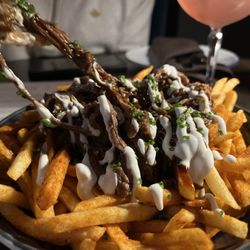 Evolution Bistro & Bar - Short rib poutine