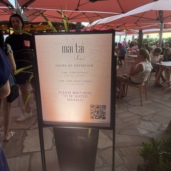 Mai Tai Bar - Line up to be seated - Cocktail Bars Near Me - Honolulu, Hawaii
