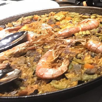 Paella Bar - Amazing Paella with prawns and chicken and vegetables. - Spanish Near Me - Barcelona, B Paella Bar - Amazing Paella with prawns and chicken and vegetables. - Spanish Near Me - Barcelona, B