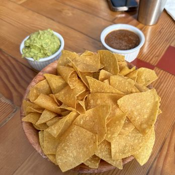 Chips & guac & salsa