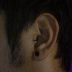 Kukulcan Tattoo - Perforación tragus hecha en Kukulcan Tattoo