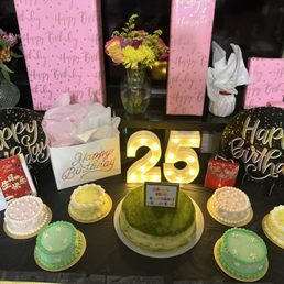 Beautiful 6 mini cakes :)