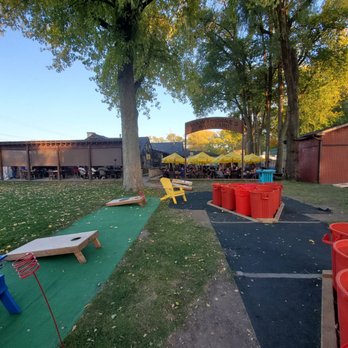 Hawthorne's Backyard Bar & Grill - Bars Near Me - West Chicago, Illinois