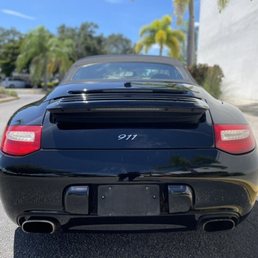 Shows model 911 does not show 911 C4. Ad shows, "2011 Porsche 911 Carrera 4~ CONVERTIBLE~AUTO~ CLEAN CARFAX~ LOOKS AND RUNS GREAT~ WE OFFER" Shows model 911 does not show 911 C4. Ad shows, "2011 Porsche 911 Carrera 4~ CONVERTIBLE~AUTO~ CLEAN CARFAX~ LOOKS AND RUNS GREAT~ WE OFFER"