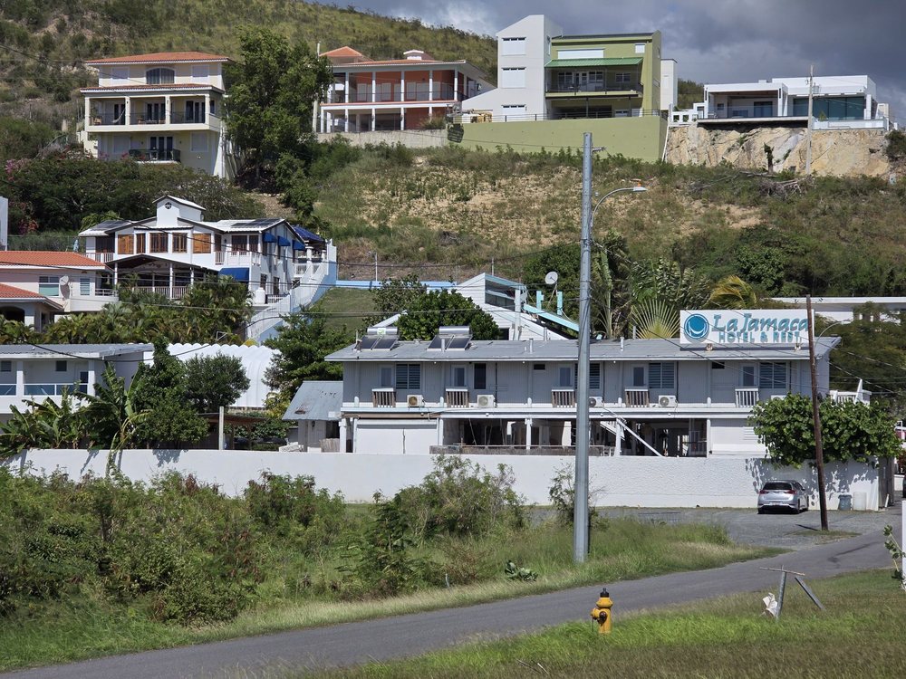 La Jamaca Guesthouse and Snack Bar