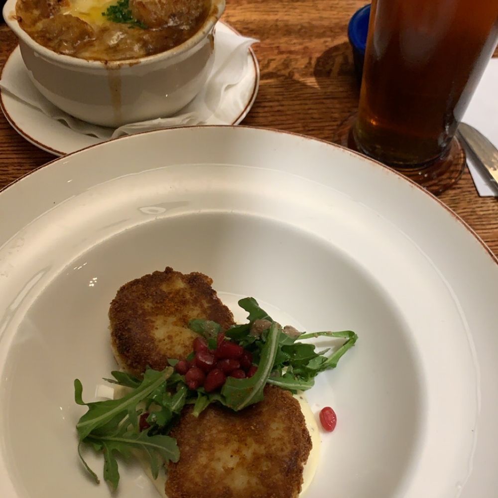 Wind & Waves Grill - French Onion Soup 10/10 Crab Cakes 9/10 And a local craft beer - Cocktail Bars Near Me - Vero Beach, Florida Wind & Waves Grill - French Onion Soup 10/10 Crab Cakes 9/10 And a local craft beer - Cocktail Bars Near Me - Vero Beach, Florida