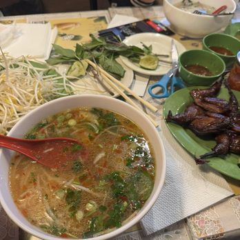 Que Huong Restaurant - Vietnamese Near Me - Madison Heights, Michigan