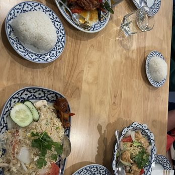 Regent Thai Restaurant - Kao Pad Pad Se-eiw Ginger Salmon Spicy Chicken Wings - Thai Near Me - San Francisco, California Regent Thai Restaurant - Kao Pad Pad Se-eiw Ginger Salmon Spicy Chicken Wings - Thai Near Me - San Francisco, California