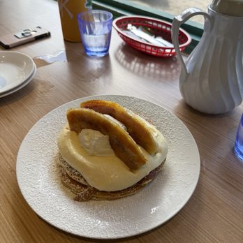 Cafe Morey's - Haupia Cream w/Banana & Mac Nut (nuts on the side) - American Near Me - Honolulu, Hawaii