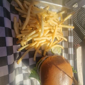Foxy's Harbor Grille - Burger - Seafood Near Me - St Michaels, Maryland
