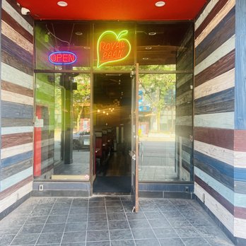 Royal Paan - the entrance to a restaurant - Indian Near Me - Windsor, Ontario Royal Paan - the entrance to a restaurant - Indian Near Me - Windsor, Ontario