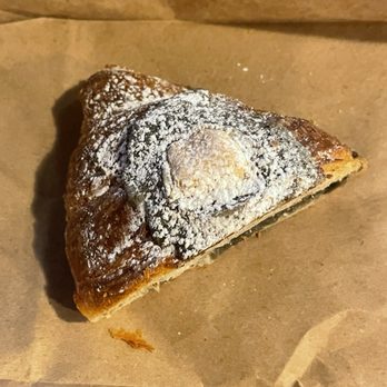 Toimoi Bakery - black sesame marshmallow croissant - Bakeries Near Me - Chantilly, Virginia Toimoi Bakery - black sesame marshmallow croissant - Bakeries Near Me - Chantilly, Virginia
