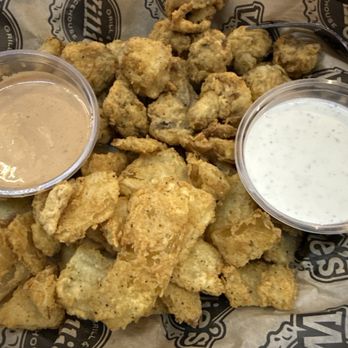 Willie's Grill & Icehouse - American Near Me - Pearland, Texas