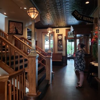 Lambertville Station Restaurant - The light posts: gorgeous! - American Near Me - Lambertville, New Jersey