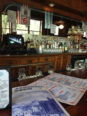 Glascott’s Saloon by null
