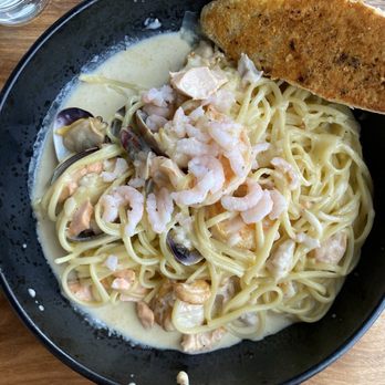 Tidal Raves Seafood Grill - Pasta Rave --super yummy-Alfredo - New American Near Me - Depoe Bay, Oregon
