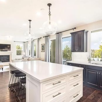 Rudio Designz - a large kitchen with a center island - Flooring Near Me - Valencia, California Rudio Designz - a large kitchen with a center island - Flooring Near Me - Valencia, California