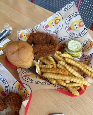 Dave's Hot Chicken by null