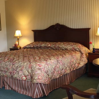 The Braeside Lodging - Room with king size bed - Hotels Near Me - Woodstock, Vermont The Braeside Lodging - Room with king size bed - Hotels Near Me - Woodstock, Vermont