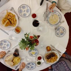 The Red Lion Inn - Welcome to our table!