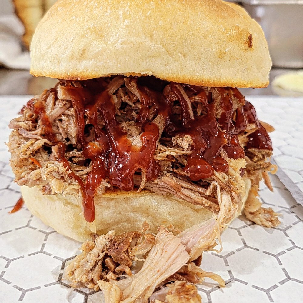 The Davis Country Store & Cafe Logo