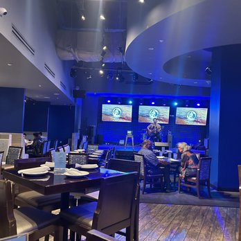 Moani Waikiki - live music - Seafood Near Me - Honolulu, Hawaii