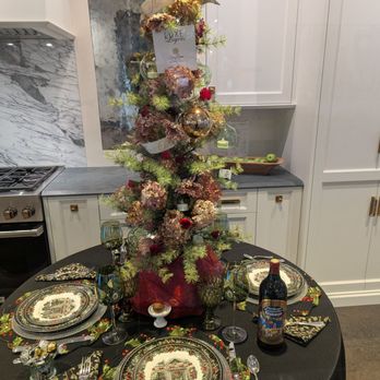 Indiana Design Center - Table setting for the holidays. - Interior Design Near Me - Carmel, Indiana Indiana Design Center - Table setting for the holidays. - Interior Design Near Me - Carmel, Indiana