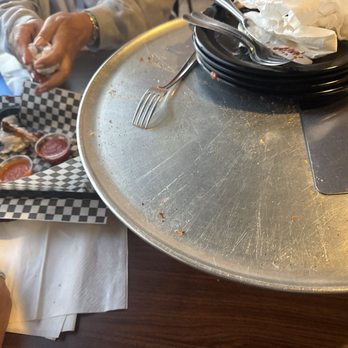 Flat Earth Pizza - A very empty table - Pizza Near Me - Carson City, Nevada