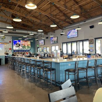 Finn’s Dockside Bar & Grill - Sports Bars Near Me - Apollo Beach, Florida
