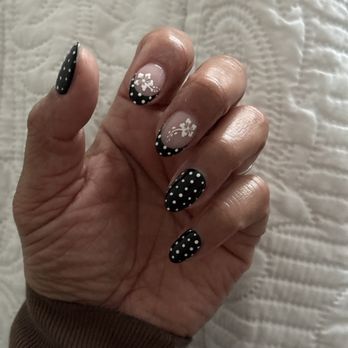 VS Nails and Spa - New polka dots theme - Nail Salons Near Me - Austin, Texas
