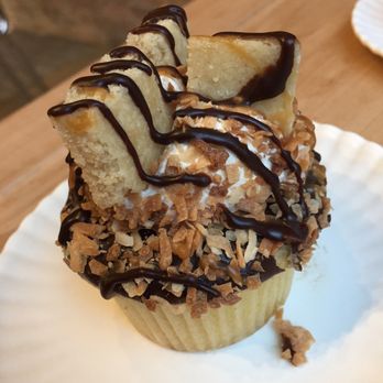 Molly's Cupcakes - Samoa cupcake - Cupcakes Near Me - Chicago, Illinois Molly's Cupcakes - Samoa cupcake - Cupcakes Near Me - Chicago, Illinois