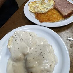 Mjay's Diner - Fried eggs, hash browns, ham, and biscuits & gravy.