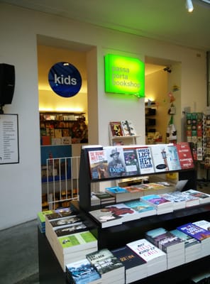 Passa Porta Bookshop by null