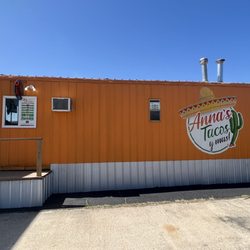 Anna’s Tacos Y Mas! - Outside